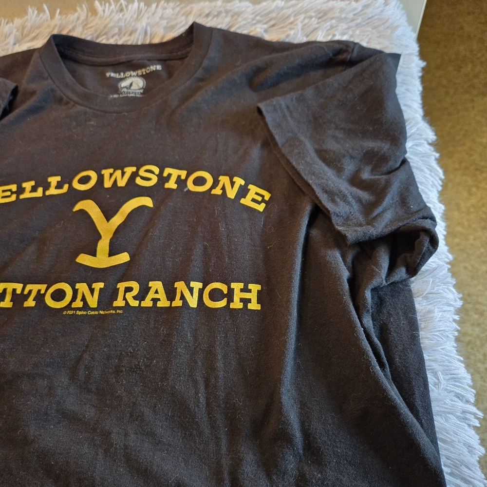 Yellowstone Dutton Ranch Size Large - Picture 5 of 8